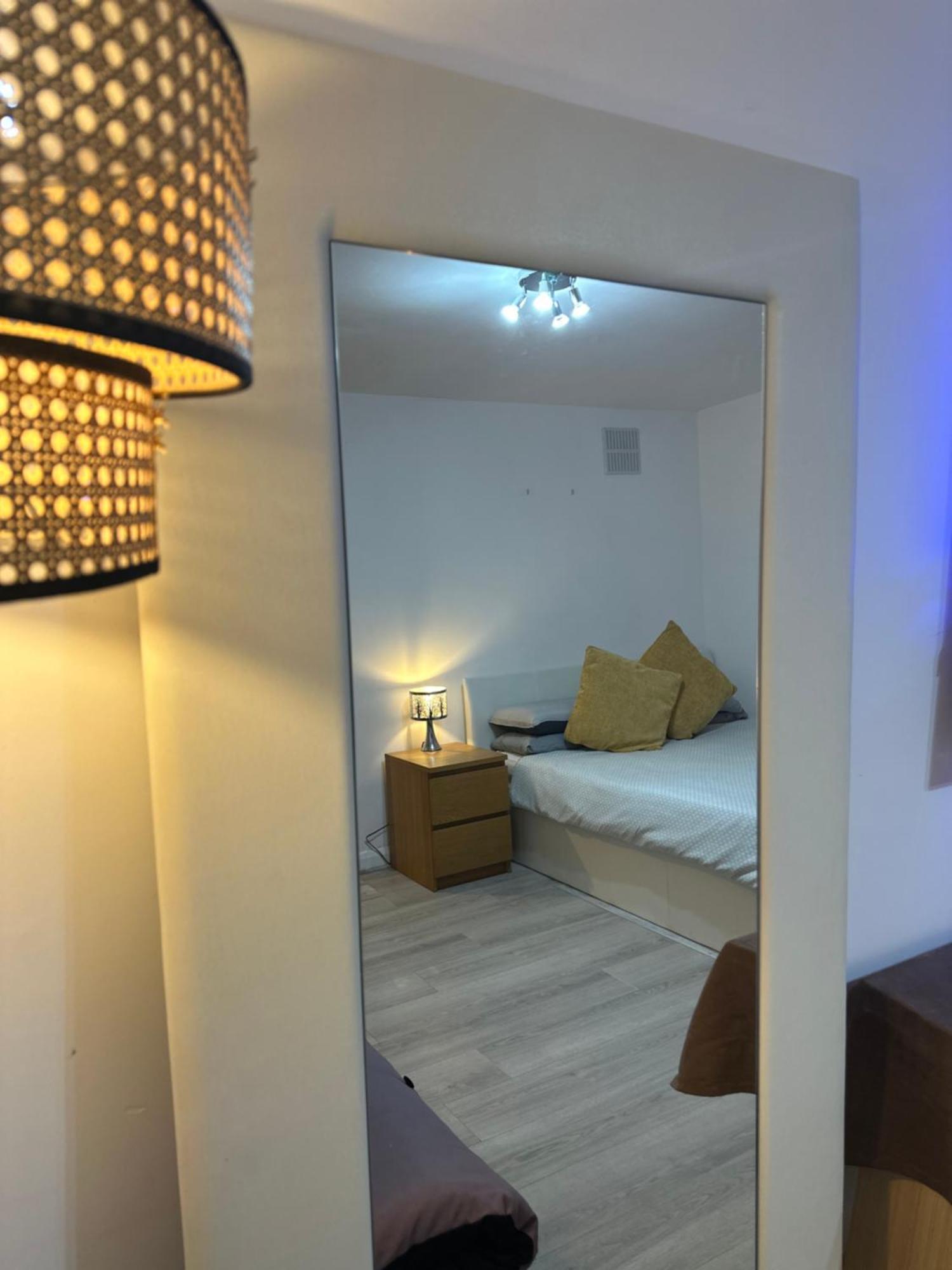 Stylish Studio Flat - Watford Junction - Harry Potter Экстерьер фото
