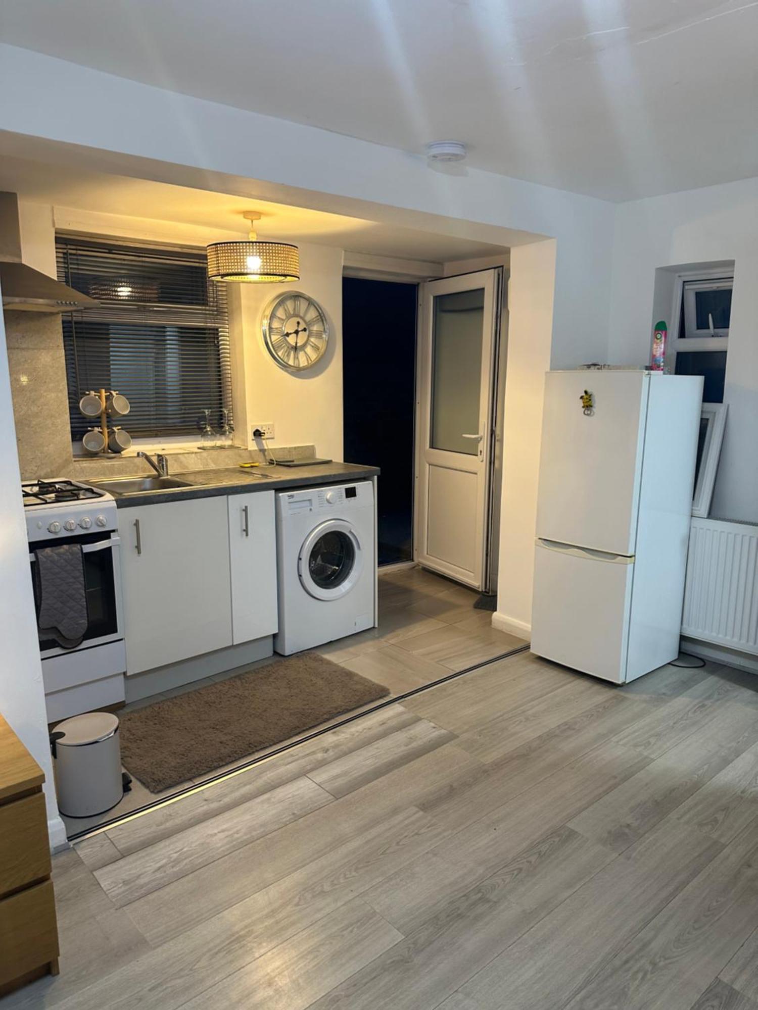 Stylish Studio Flat - Watford Junction - Harry Potter Экстерьер фото