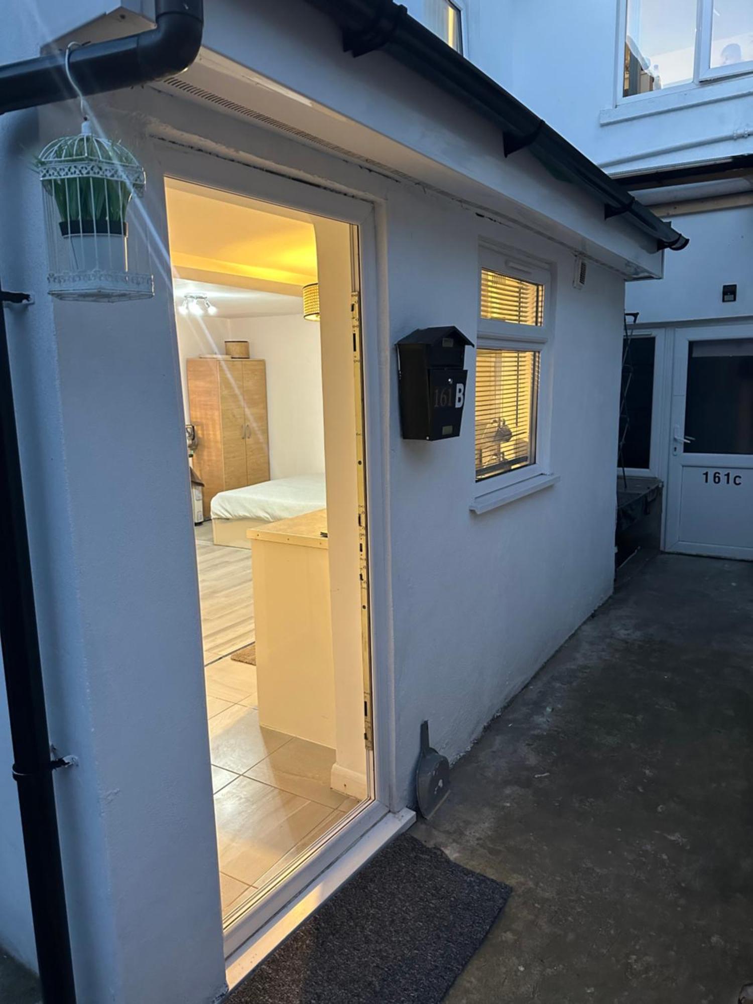 Stylish Studio Flat - Watford Junction - Harry Potter Экстерьер фото