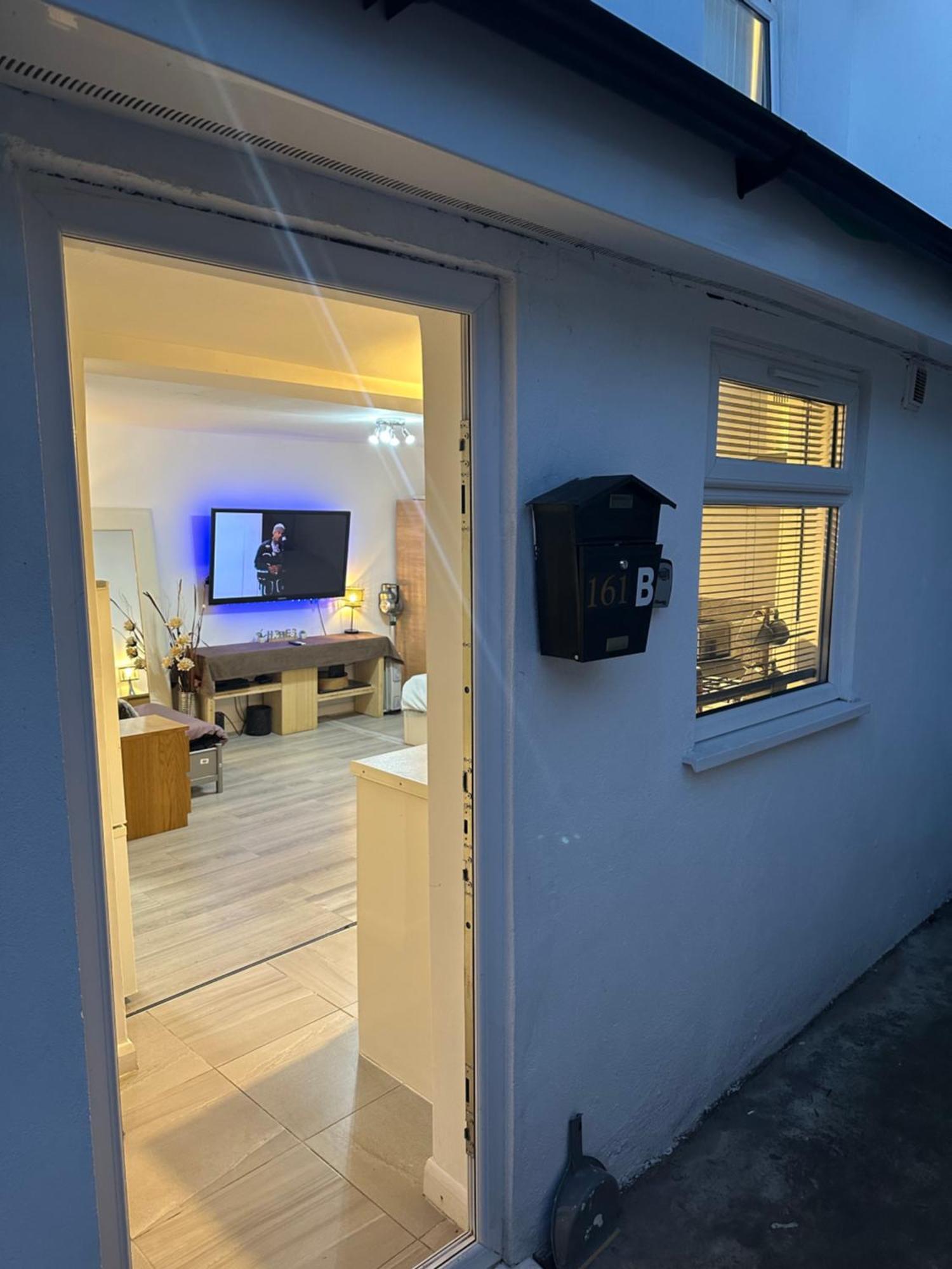 Stylish Studio Flat - Watford Junction - Harry Potter Экстерьер фото