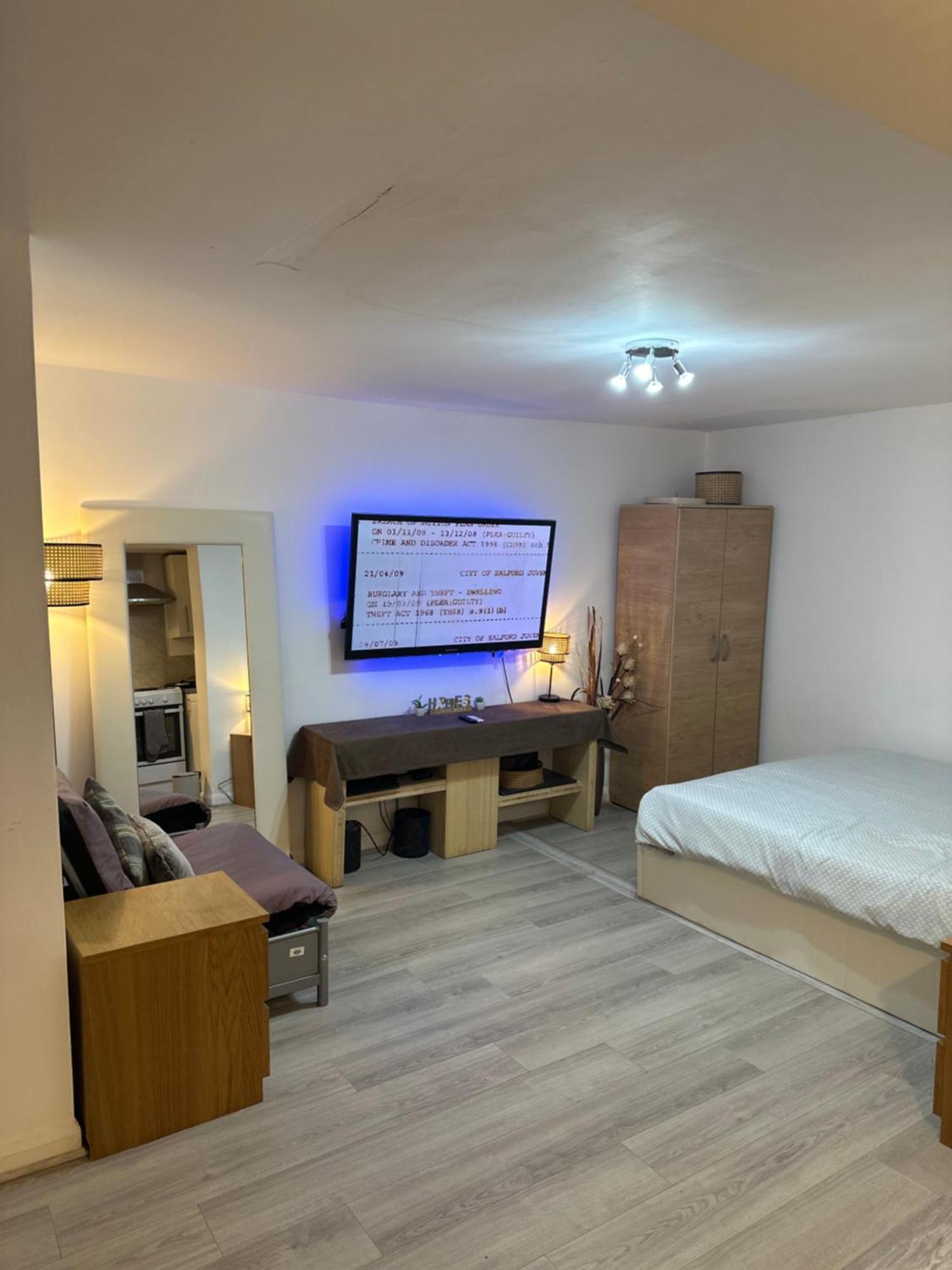 Stylish Studio Flat - Watford Junction - Harry Potter Экстерьер фото